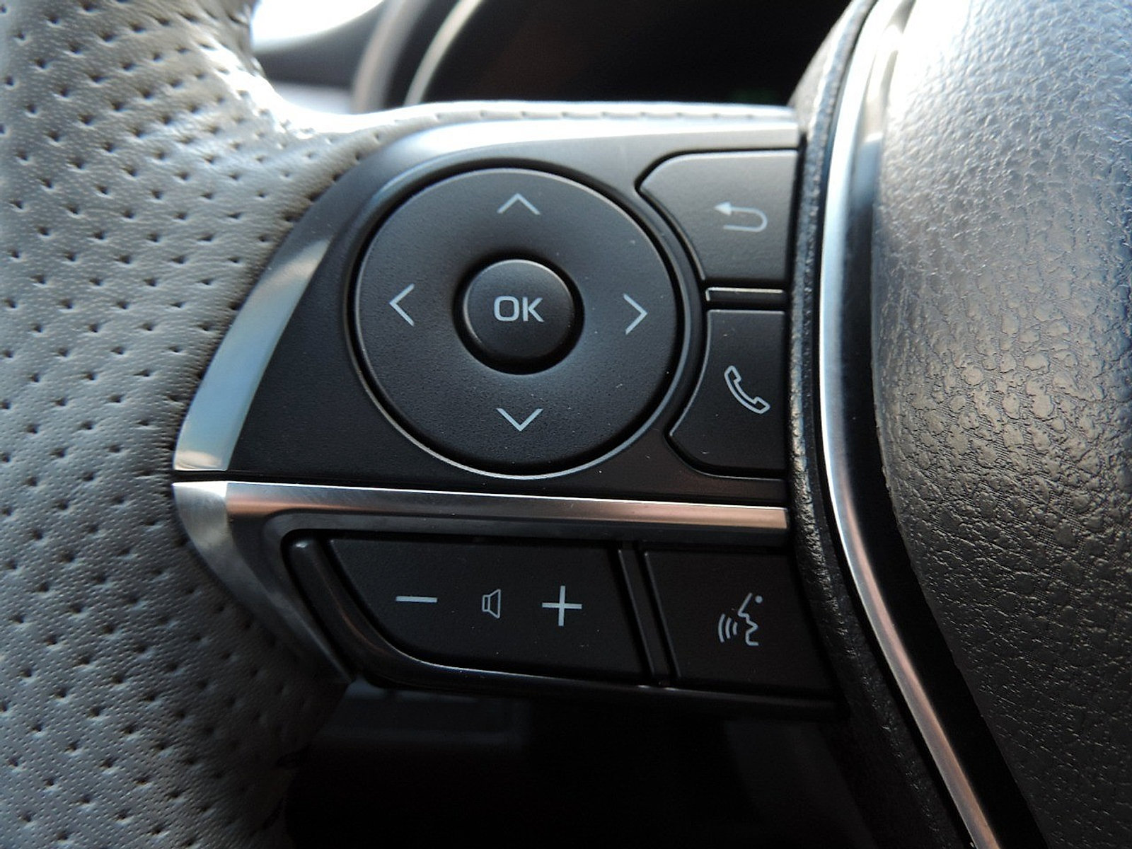 Used 2019 Toyota Avalon Limited FWD image 24