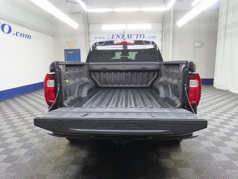 Used 2024 GMC Canyon AT4 image 32