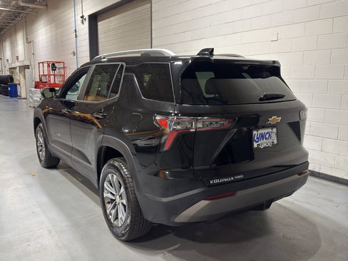 Used 2025 Chevrolet Equinox LT w/ Convenience Package II image 3