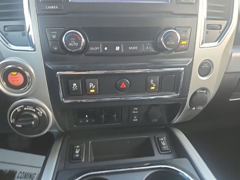 Used 2018 Nissan Titan PRO-4X image 19