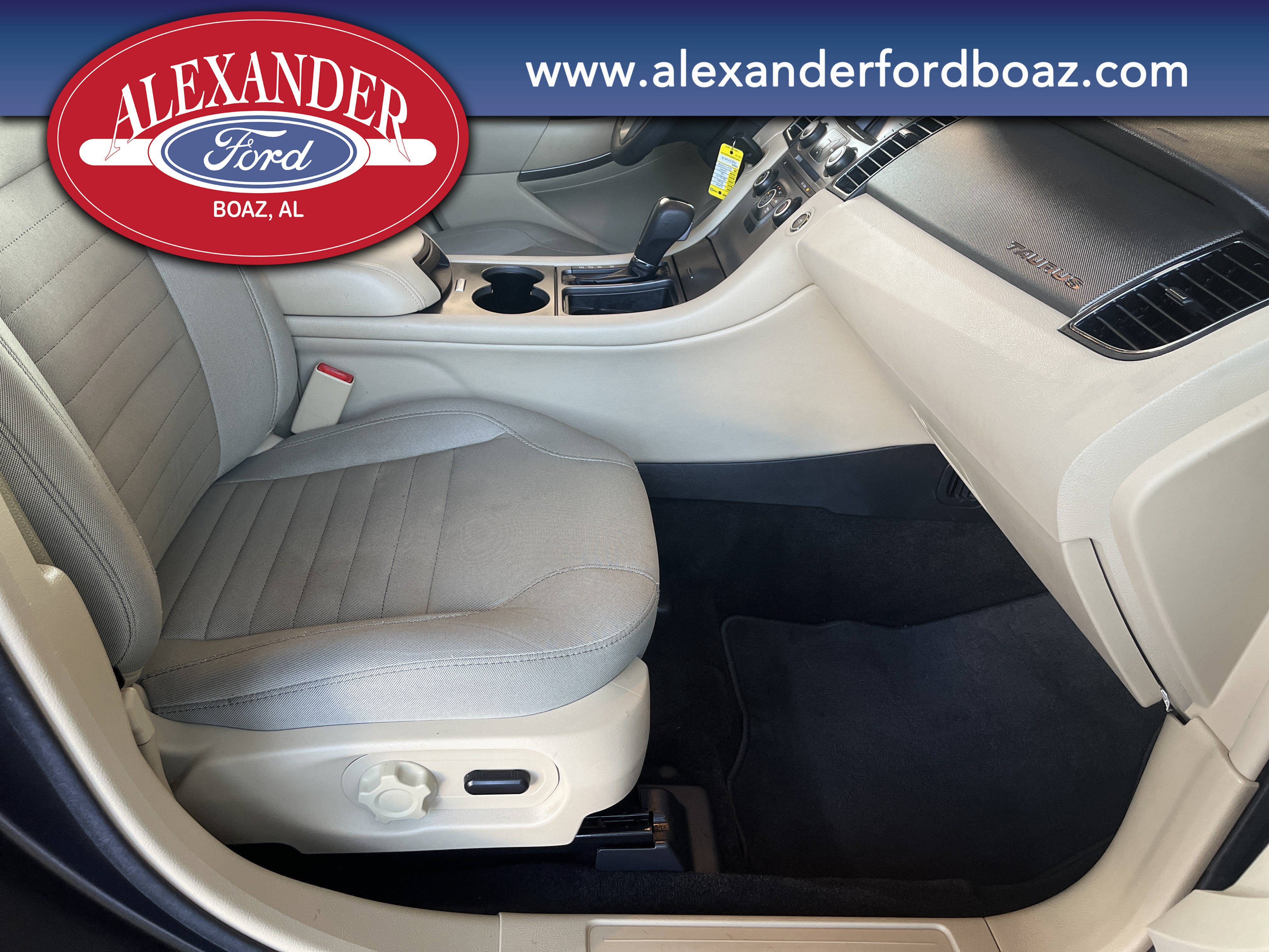 Used 2018 Ford Taurus SE FWD image 13