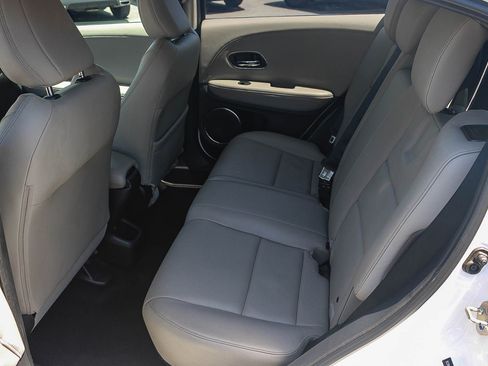 Used 2019 Honda HR-V Touring image 19