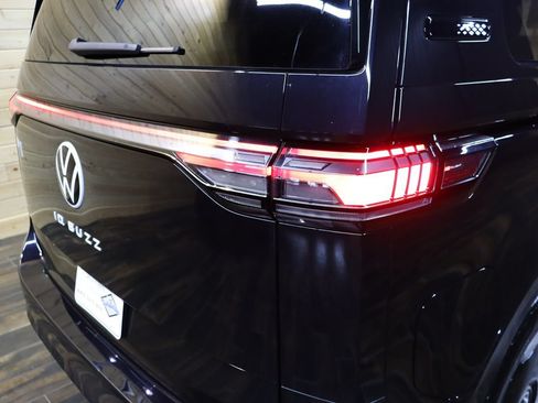 Used 2025 Volkswagen ID. Buzz Pro S RWD image 22