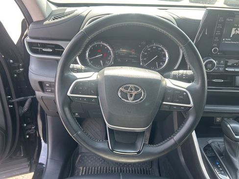 Used 2022 Toyota Highlander XLE image 13