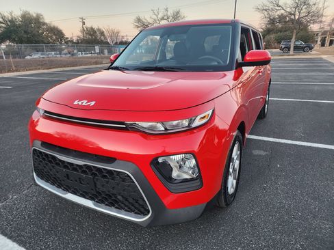 Used 2022 Kia Soul LX w/ Technology Package image 3