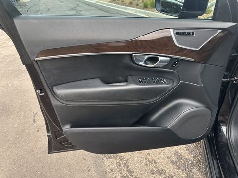 Used 2018 Volvo XC90 T6 Momentum w/ Convenience Package image 10