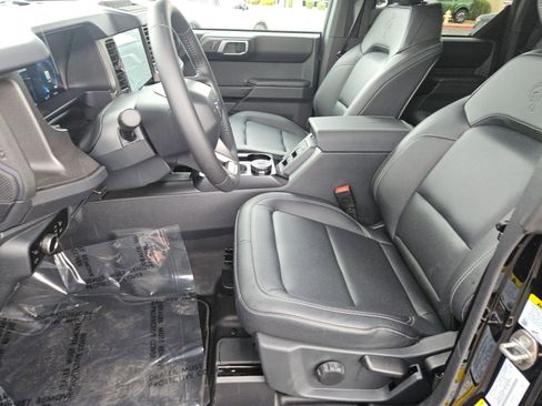 New 2025 Ford Bronco Badlands image 14