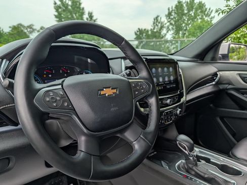 Used 2023 Chevrolet Traverse LT FWD image 26
