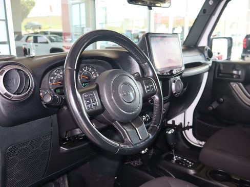 Used 2018 Jeep Wrangler Unlimited Sport w/ Connectivity Group AWD/4WD image 18