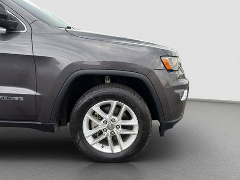 Used 2018 Jeep Grand Cherokee Laredo AWD/4WD image 23