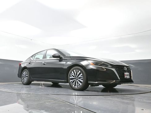 Used 2024 Nissan Altima 2.5 SV image 49