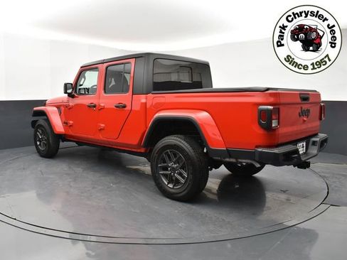 Used 2024 Jeep Gladiator Sport image 4