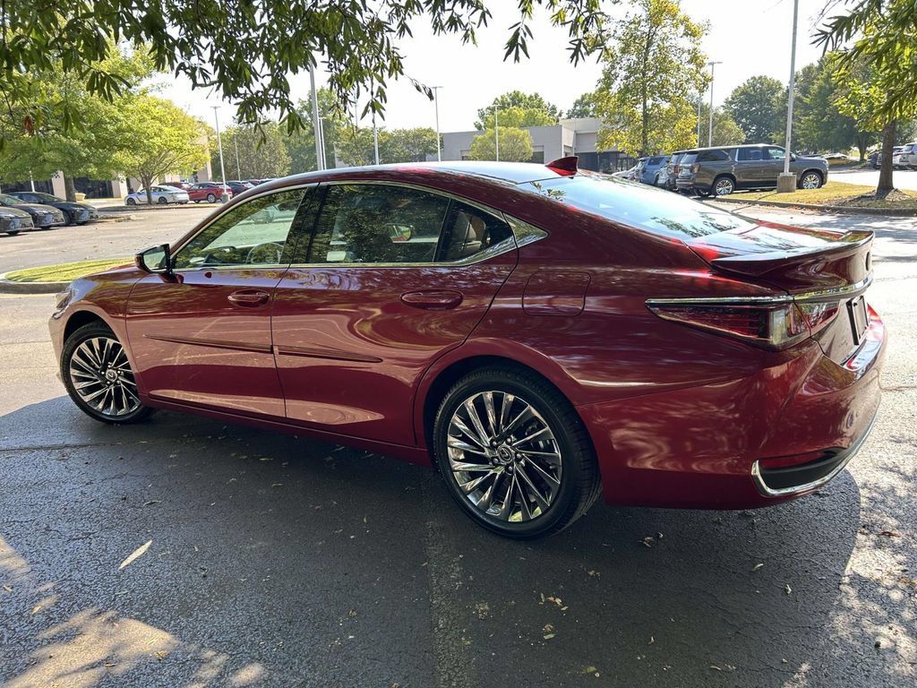 Used 2025 Lexus ES 300h Ultra Luxury FWD image 4