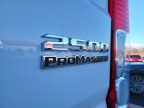 Used 2025 RAM ProMaster 2500 w/ Premium Convenience Group FWD image 18