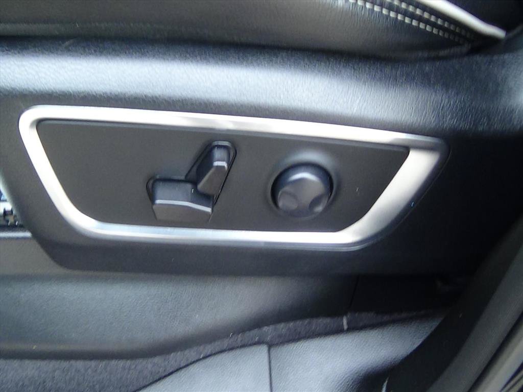 Used 2025 RAM 1500 Laramie AWD/4WD image 17
