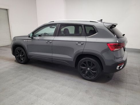 Used 2023 Volkswagen Taos SE w/ Panoramic Sunroof Package FWD image 3