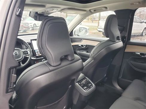 Certified 2025 Volvo XC90 B6 Plus image 28