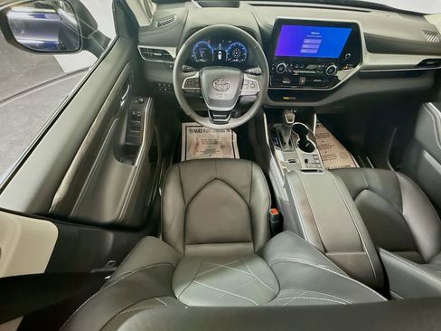 Used 2026 Toyota Highlander Platinum AWD/4WD image 22