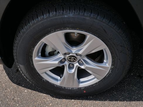 Used 2021 Toyota RAV4 LE w/ Carpet Mat Package (TMS) AWD/4WD image 15