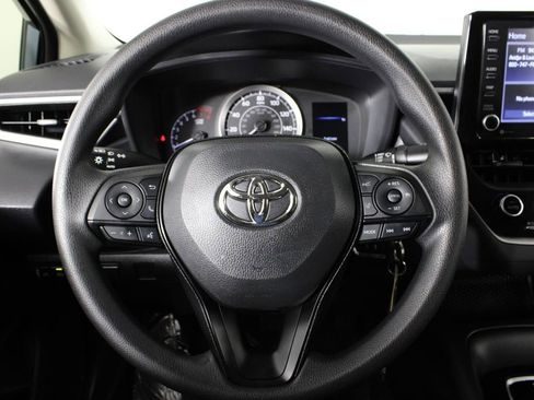 Used 2022 Toyota Corolla LE image 9