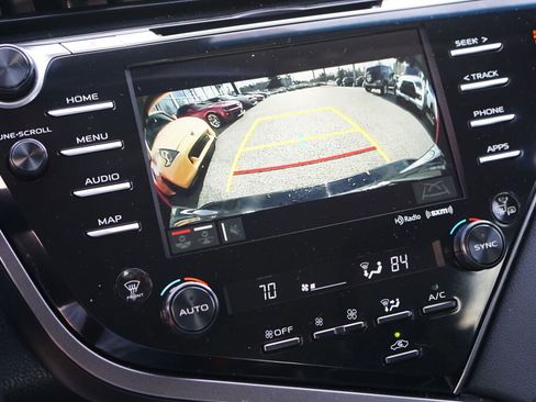 Used 2020 Toyota Camry XLE image 18