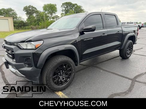 Used 2023 Chevrolet Colorado Trail Boss w/ Technology Package image 3