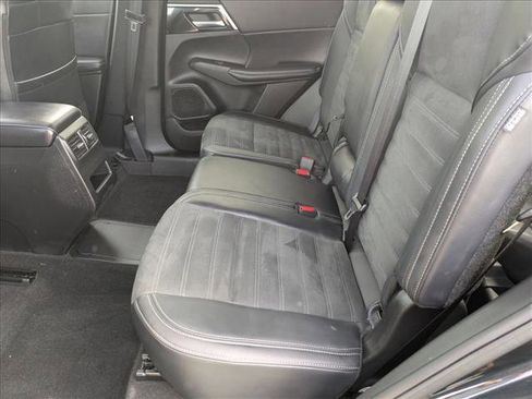 Used 2024 Mitsubishi Outlander 4WD Plug-In Hybrid image 20
