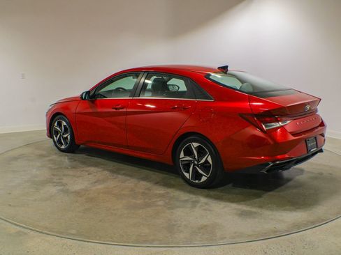 Used 2021 Hyundai Elantra Limited w/ Cargo Package FWD image 3