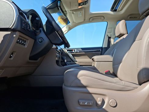 Used 2023 Lexus GX 460 Premium w/ Accessory Package AWD/4WD image 11