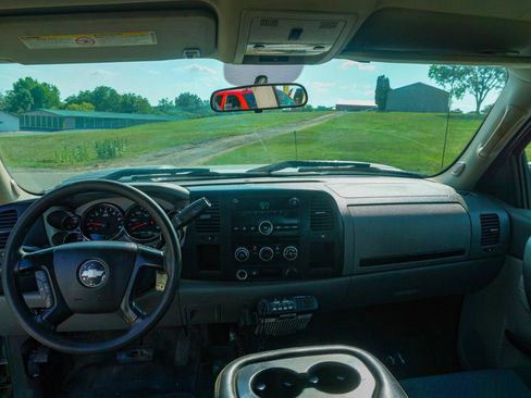 Used 2011 Chevrolet Silverado 2500 W/T w/ Snow Plow Prep Package AWD/4WD image 9