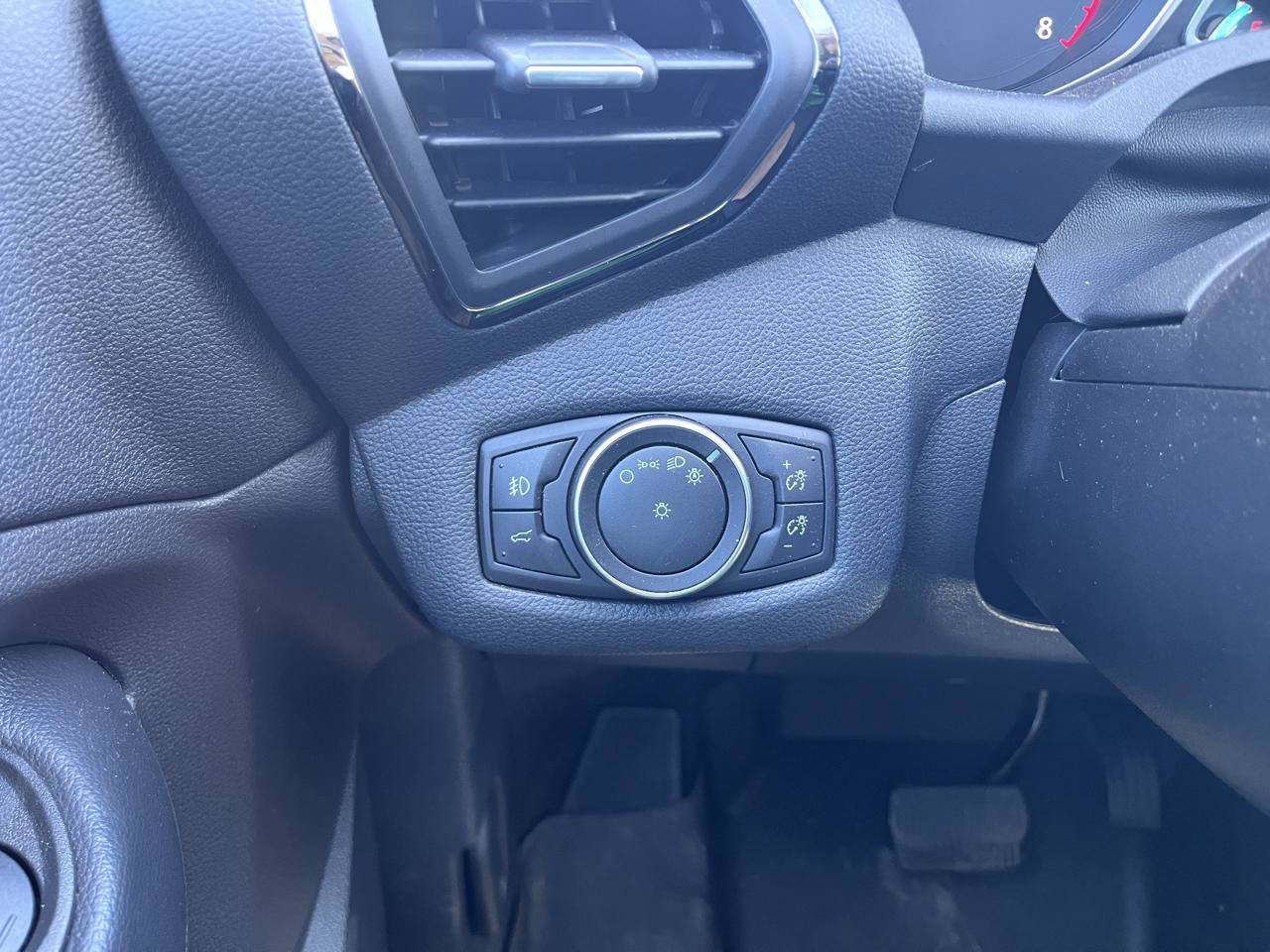 Used 2018 Ford Escape Titanium w/ Ford Safe & Smart Package AWD/4WD image 30