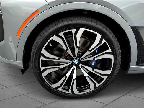 Used 2025 BMW X7 xDrive40i w/ Executive Package image 19