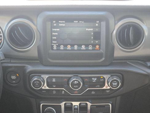 Used 2022 Jeep Gladiator Sport AWD/4WD image 16