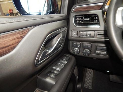 Used 2023 Chevrolet Suburban Z71 image 23