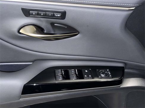 Used 2025 Lexus ES 350 Luxury w/ Technology Package image 21