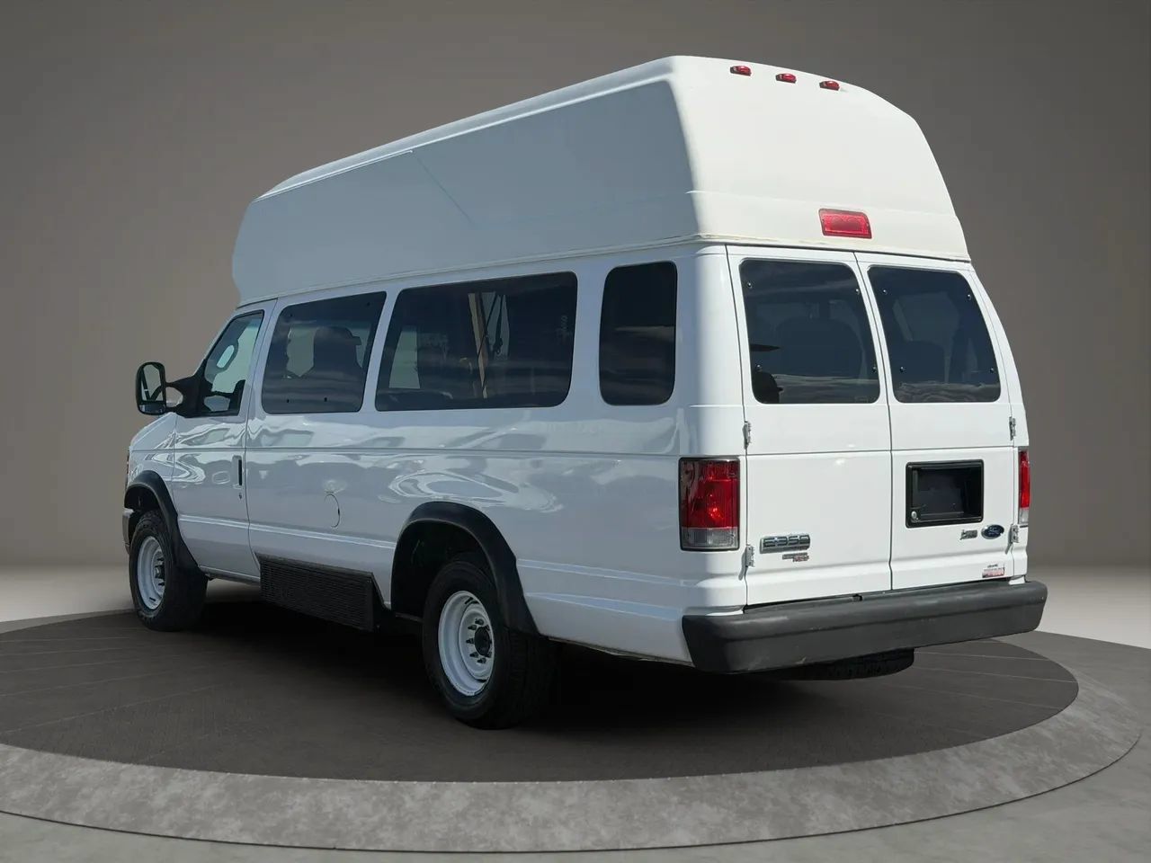 Used 2011 Ford E-350 and Econoline 350 Extended Super Duty RWD image 5
