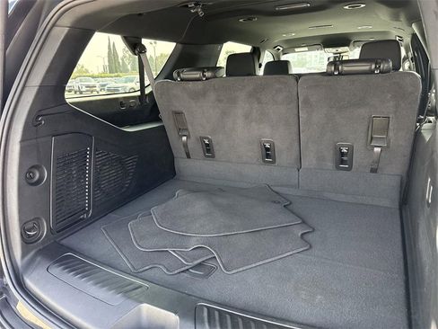 Used 2024 Chevrolet Suburban LT image 24