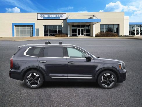 Used 2025 Kia Telluride S AWD/4WD image 2