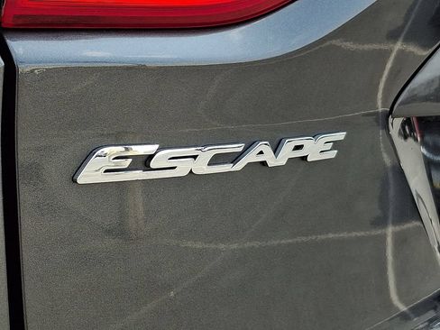 Used 2016 Ford Escape SE w/ Equipment Group 201A AWD/4WD image 30