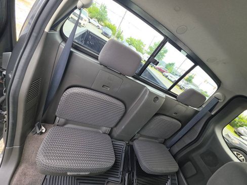 Used 2010 Nissan Frontier SE w/ SE Value Truck Pkg AWD/4WD image 21