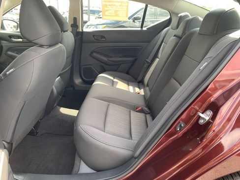 Used 2025 Nissan Altima 2.5 SV FWD image 25
