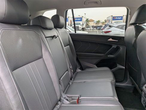 Used 2024 Volkswagen Tiguan SE image 30