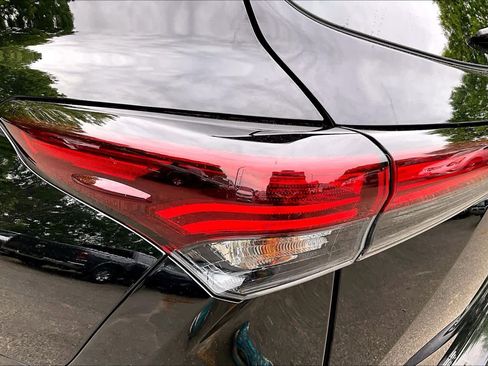 Used 2025 Toyota Highlander LE AWD/4WD image 26