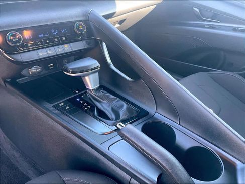 Certified 2025 Hyundai Elantra Sport image 39