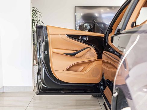 New 2026 Aston Martin DBX 707 image 32