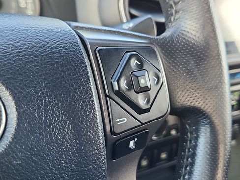 Used 2016 Toyota Tacoma TRD Off-Road w/ Premium & Technology Package image 19