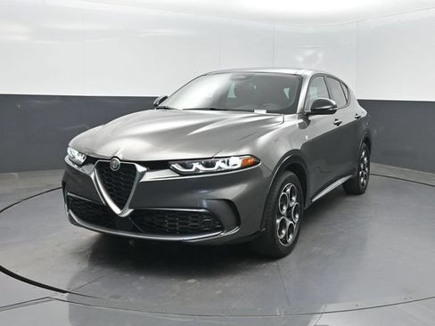 Used 2024 Alfa Romeo Tonale Ti AWD/4WD image 2