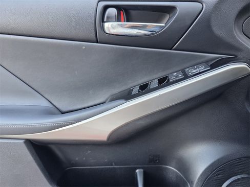 Used 2016 Lexus IS 200t image 17