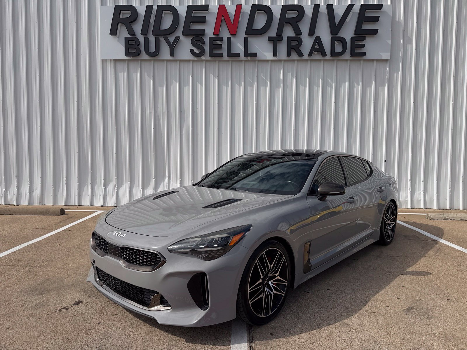 Used 2022 Kia Stinger GT1 RWD image 1