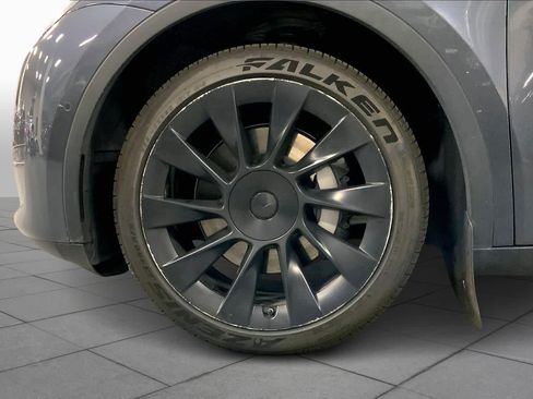 Used 2022 Tesla Model Y Long Range image 9